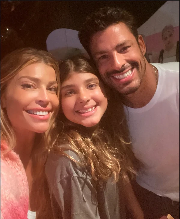 Cauã Reymond e Grazi Massafera com a filha, Sofia por Reprodução/Instagram
