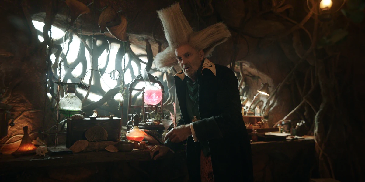 Dr. Hiriluk (Mark Harelik) na série de One Piece por Divulgação/Netflix