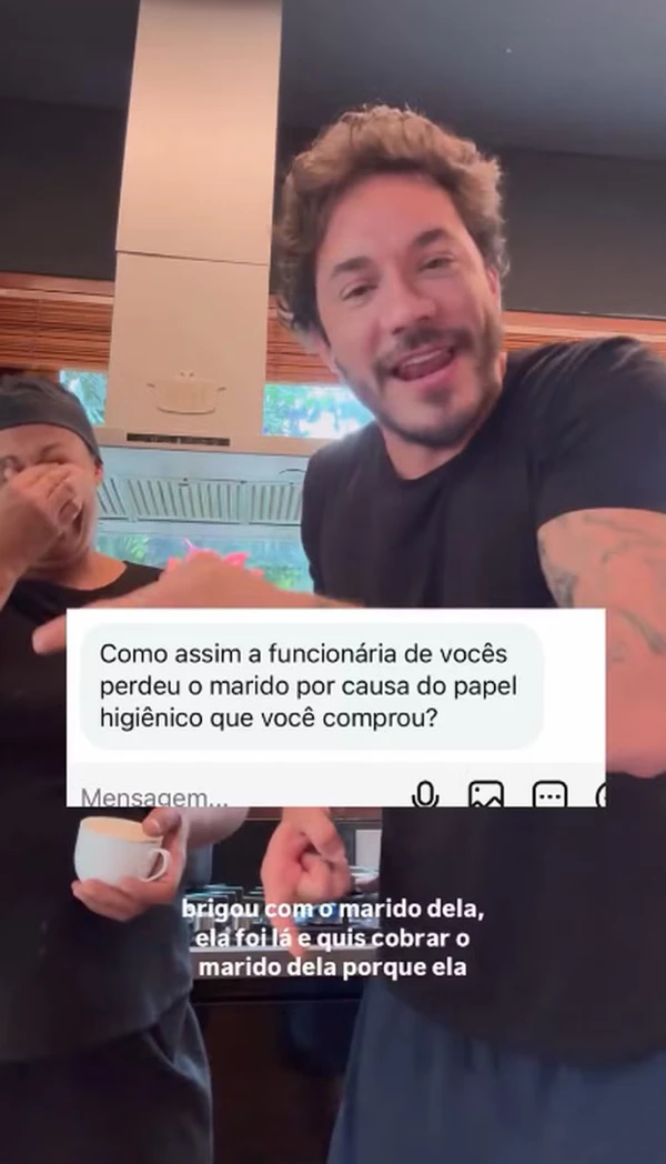 Eliezer gravou vídeo com Daí, sua funcionária, após problema com papel higiênico por Reprodução/Instagram
