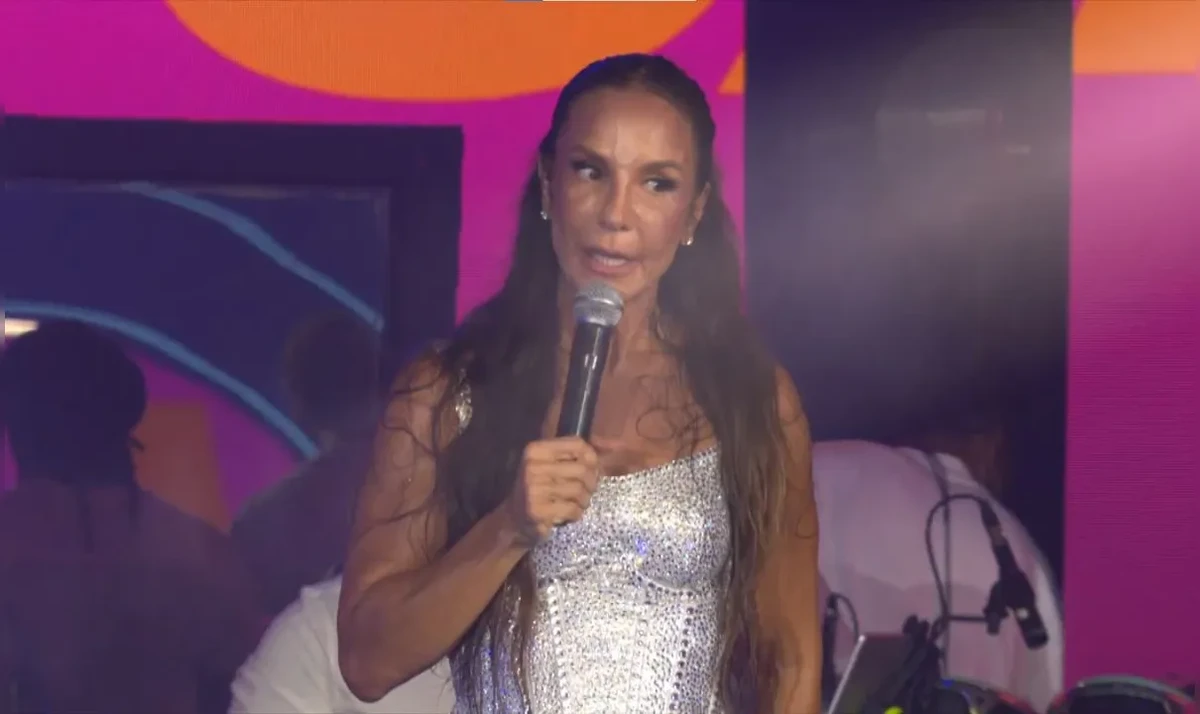 Ivete Sangalo após operar o rosto por Reprodução
