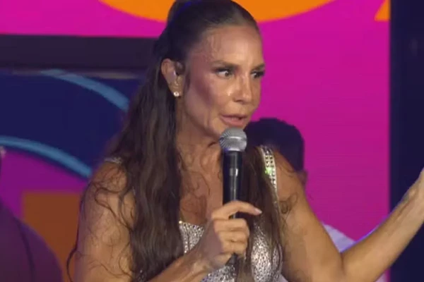 Ivete Sangalo após operar o rosto por Reprodução