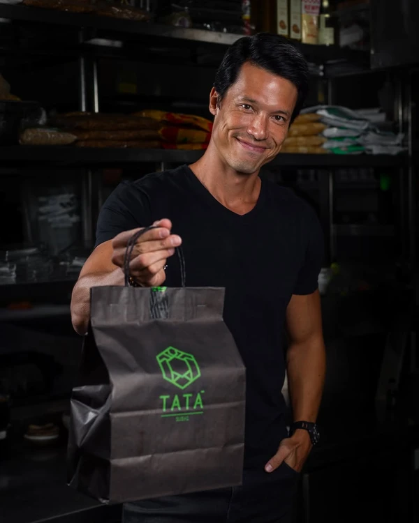 Leo Young por Reprodução/Instagram