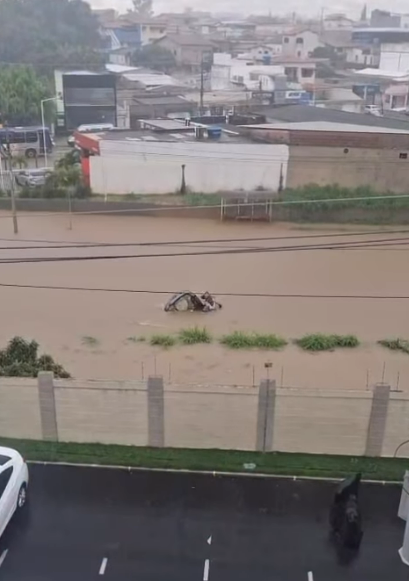 Mulher desaparece após enxurrada em Vitória da Conquista por Reprodução
