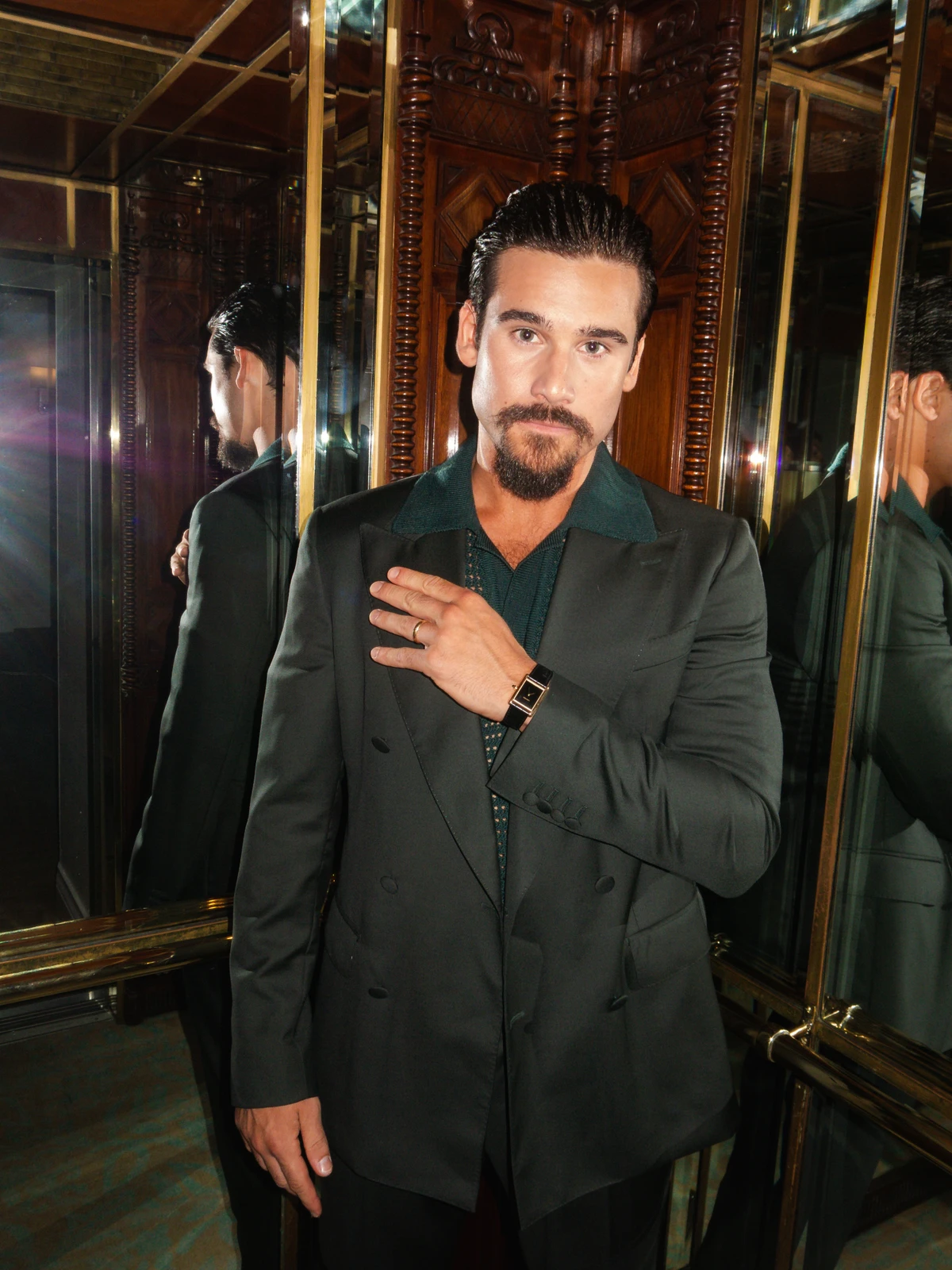 Nicolas Prattes celebra estreia como vilão em Nobreza do Amor ao lado de Sabrina Sato por Lusca