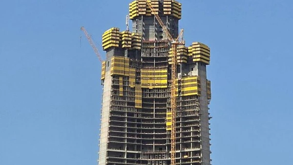 O arranha-céu faz parte de um plano de modernização da Arábia Saudita