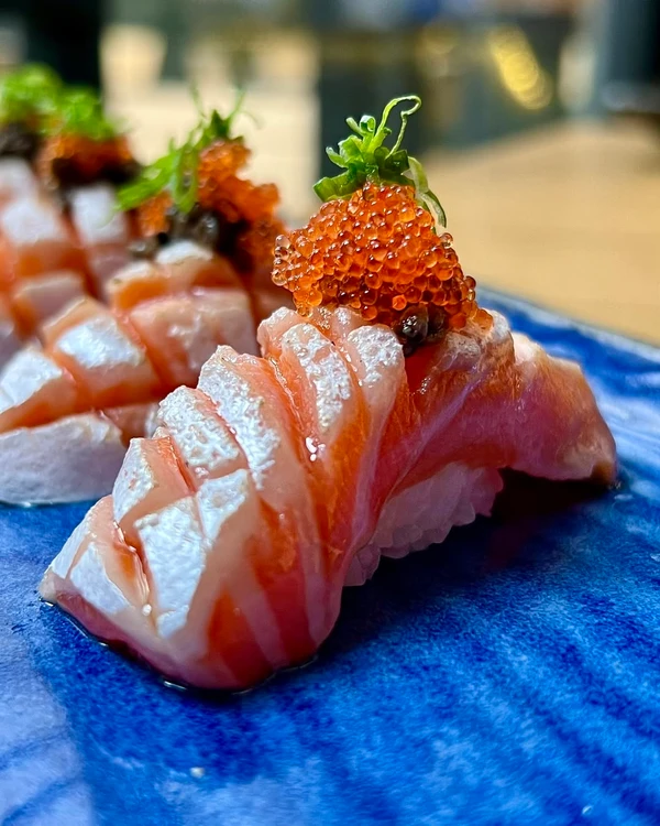 Pratos do TATÁ Sushi de Leo Young por Reprodução