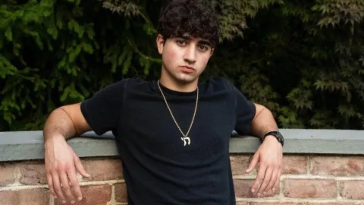 Zach Yadegari e Stanley Zhong ganharam destaque no setor de tecnologia ao criar e vender startups de alto valor mesmo após receberem negativas de instituições como Harvard, MIT e Stanford