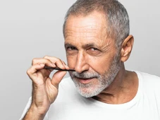 Imagem - Por que os pelos do nariz continuam crescendo quando você envelhece e o que há de errado com isso