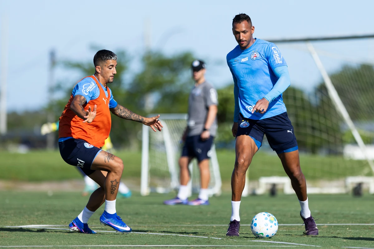 Elenco do Bahia treina em preparação 