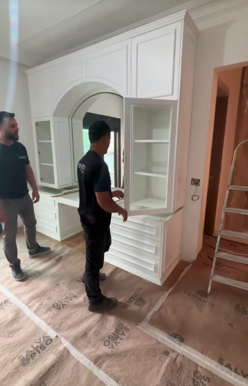 Franciny Ehlke faz tour pelo quarto de maquiagens por Reprodução/TikTok