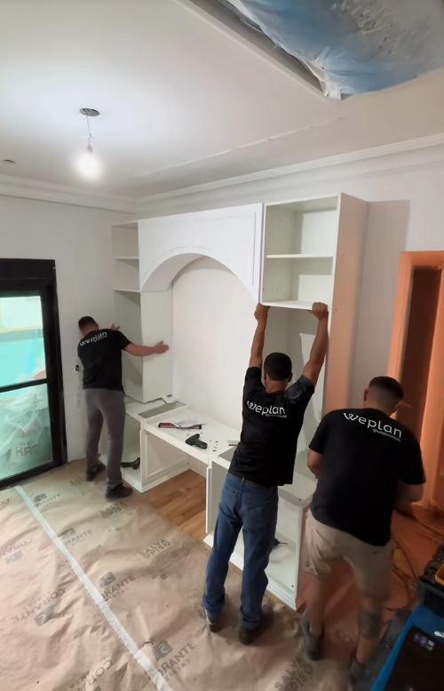 Franciny Ehlke faz tour pelo quarto de maquiagens por Reprodução/TikTok