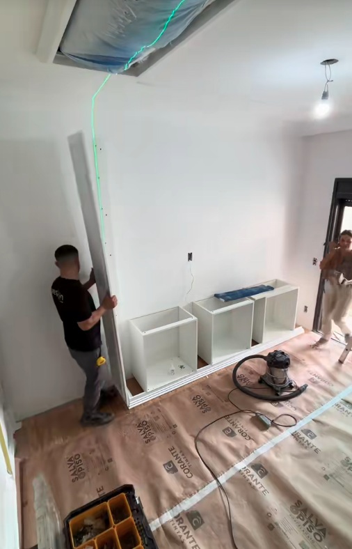 Franciny Ehlke faz tour pelo quarto de maquiagens por Reprodução/TikTok