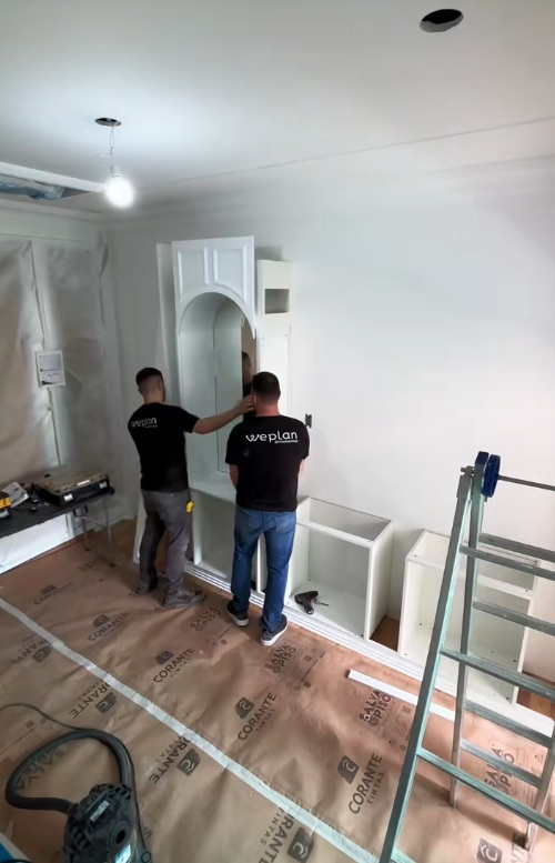 Franciny Ehlke faz tour pelo quarto de maquiagens por Reprodução/TikTok