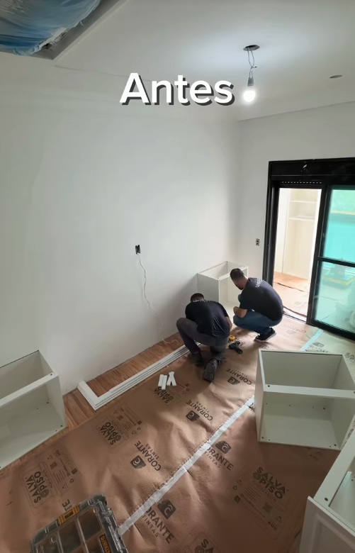 Franciny Ehlke faz tour pelo quarto de maquiagens por Reprodução/TikTok