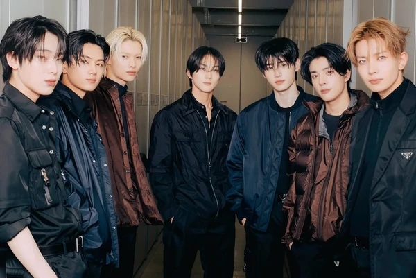 Grupo de k-pop ENHYPEN por Divulgação 