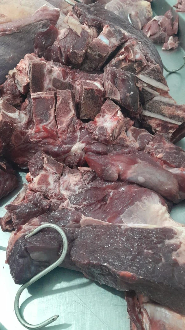 Vigilância Sanitária apreende 1.300kg de produtos impróprios para o consumo em supermercado por Divulgação