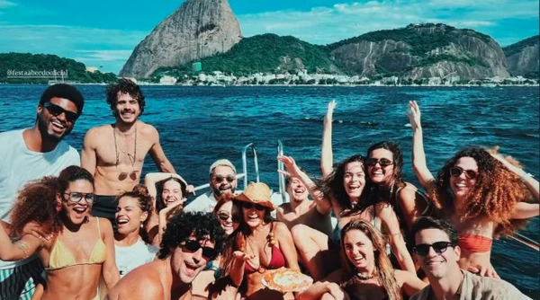 Clara Buarque e João Pedro Januário foram vistos juntos desde o Réveillon por Reprodução | Instagram