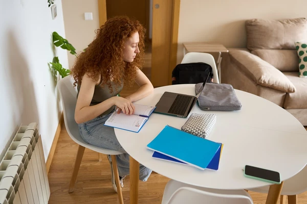 Cresce o número de brasileiros interessados em cursar graduação fora do país e 65,5% desse público é feminino, formado principalmente por jovens que buscam se diferenciar no mercado de trabalho 