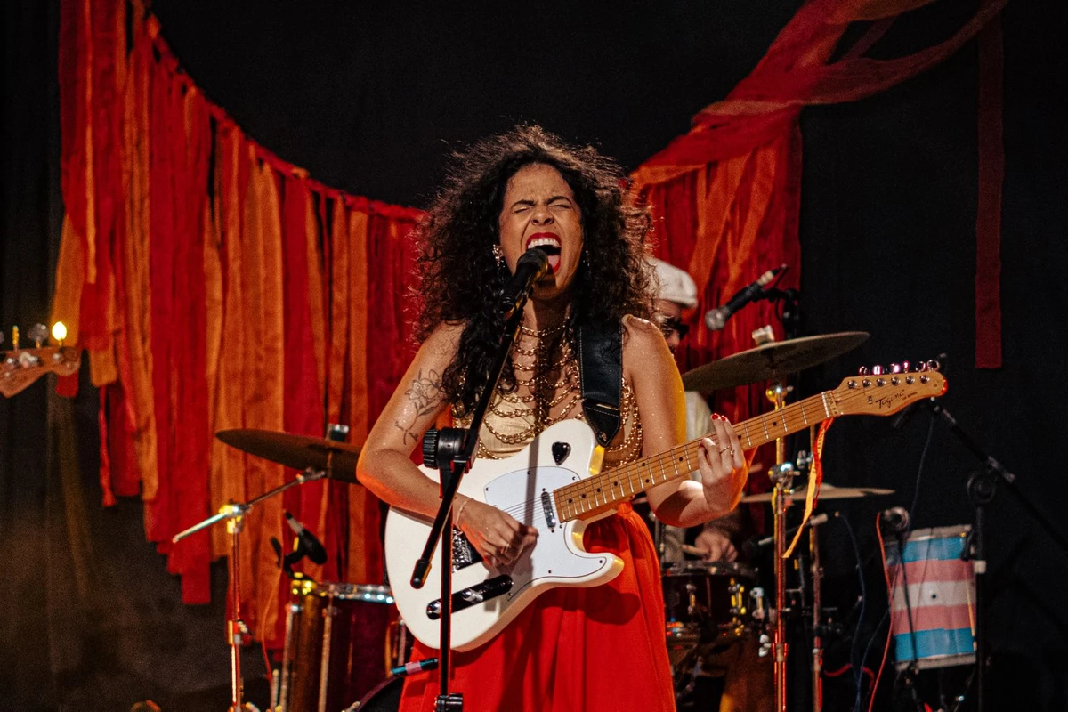 Guitarrista Andrezza faz show gratuito no Teatro Sesc Casa do Comércio nesta sexta (13)