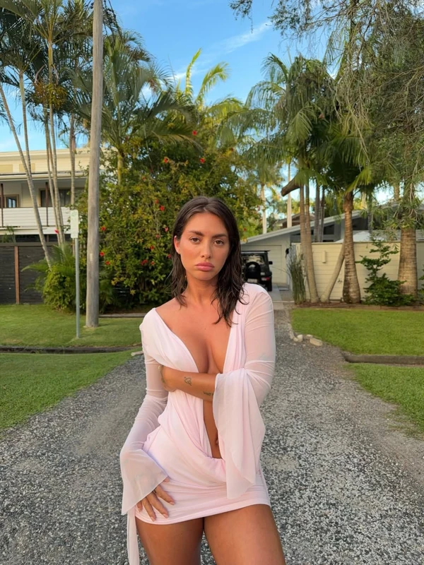 Pauline Tantot, musa do OnlyFans que teve foto curtida por Neymar por Reprodução/Instagram