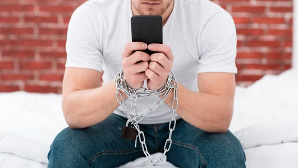 Relatórios internacionais mostram a queda da liberdade digital e o avanço da censura global