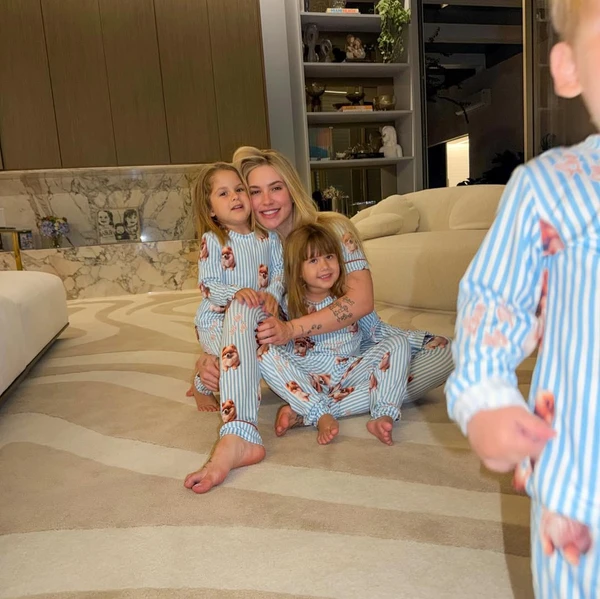 Virginia e os filhos por Reprodução/Instagram