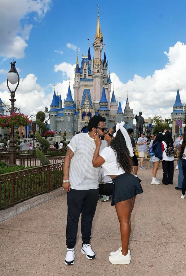 Xande de Pilares e Thay Pereira após pedido por Reprodução/ Instagram