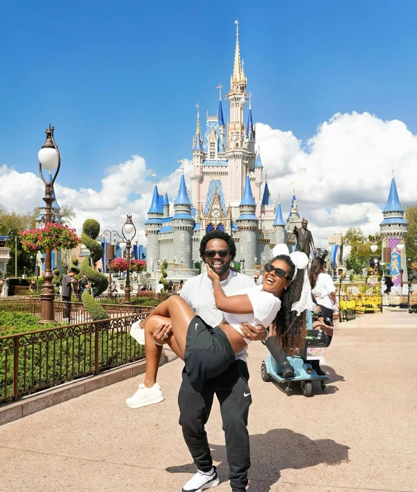 Xande de Pilares pede Thay Pereira em casamento na Disney por Reprodução/ Instagram