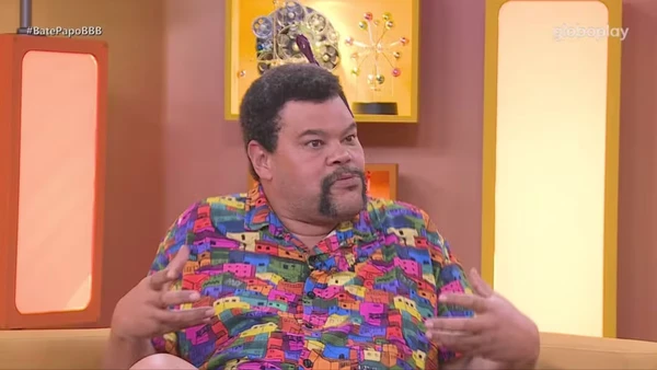 Babu Santana no Bate Papo BBB por Reprodução/TV Globo 