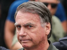 Imagem - Bolsonaro tem quadro de pneumonia confirmado e está na UTI, diz hospital