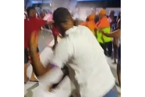 Briga foi registrada no 'Leste Superior' por Reprodução