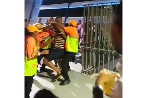 Briga foi registrada no 'Leste Superior' por Reprodução