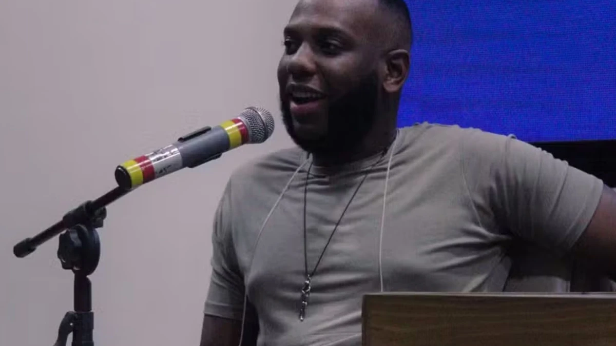 Milla Flores por Reprodução