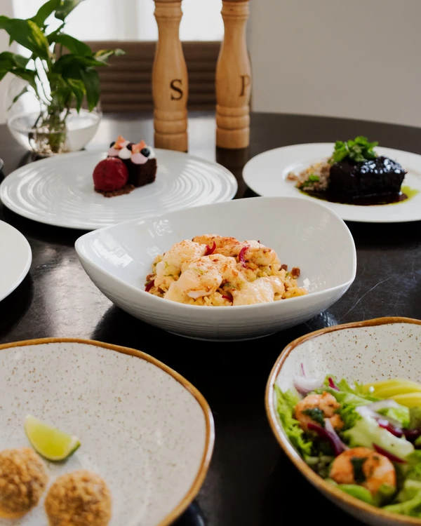 Pratos do Arento por Reprodução