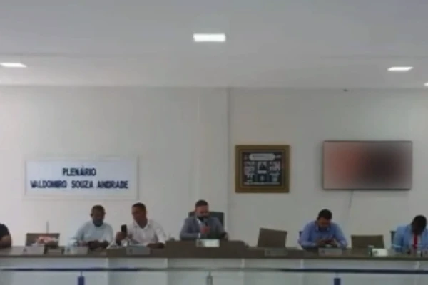 Vídeo pornográfico é transmitido ao vivo durante votação em Câmara Municipal na Bahia