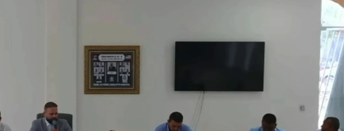 Vídeo pornográfico é transmitido ao vivo durante votação em Câmara Municipal na Bahia por Reprodução / TV Subaé 