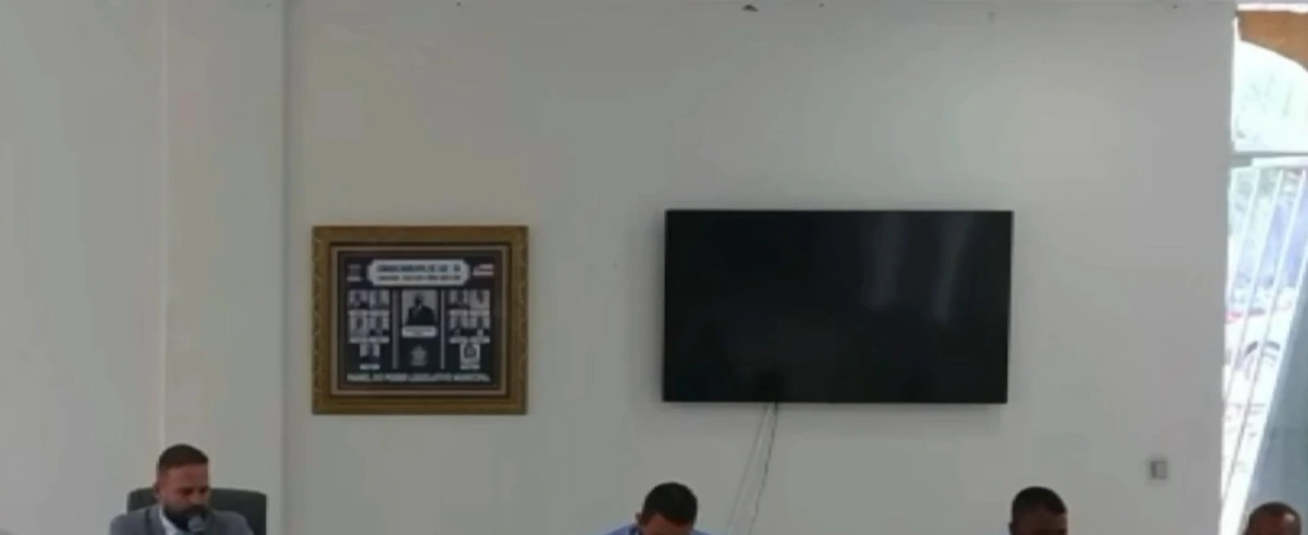 Vídeo pornográfico é transmitido ao vivo durante votação em Câmara Municipal na Bahia por Reprodução / TV Subaé 