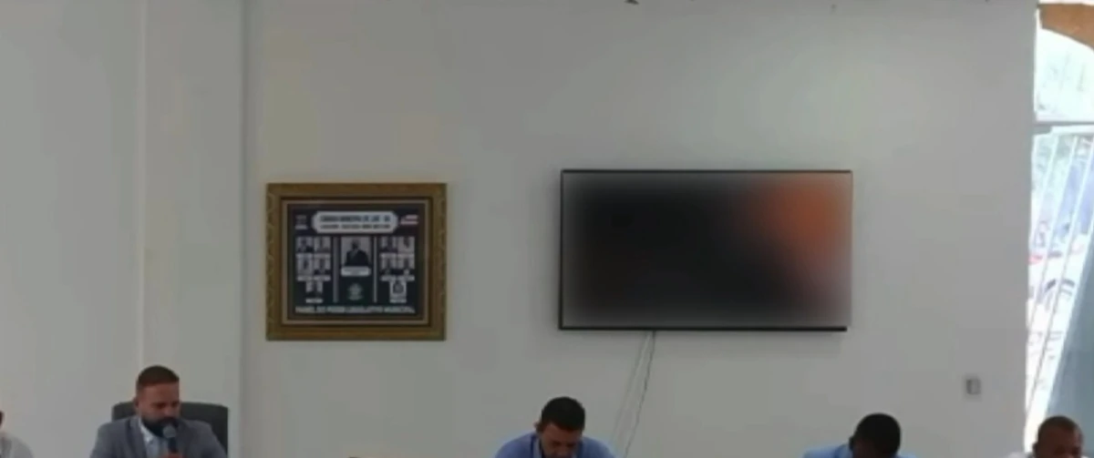 Vídeo pornográfico é transmitido ao vivo durante votação em Câmara Municipal na Bahia por Reprodução / TV Subaé 