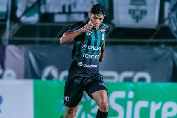 Zé Vitor, volante que pode reforçar o Vitória por  Fernando Teramatsu/MaringáFC