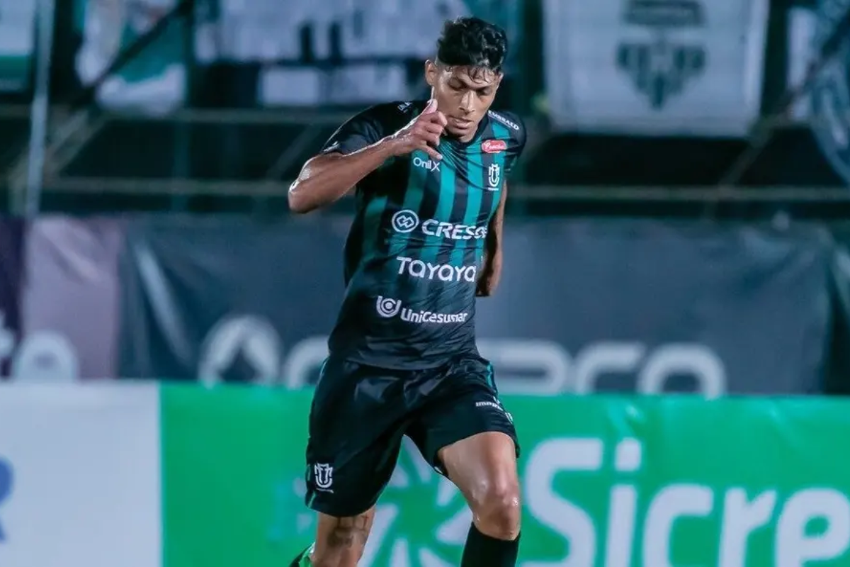 Zé Vitor, volante que pode reforçar o Vitória por  Fernando Teramatsu/MaringáFC