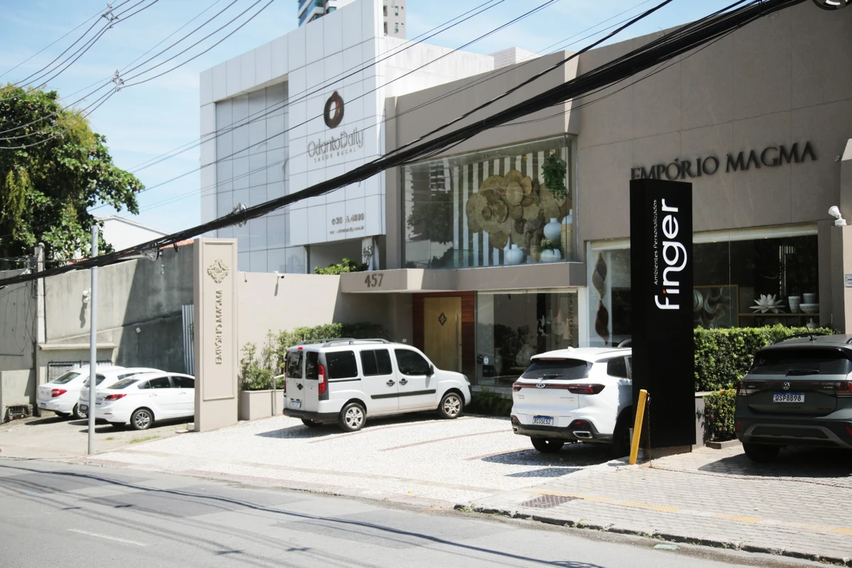 Alameda das Espatódeas, Caminho das Árvores