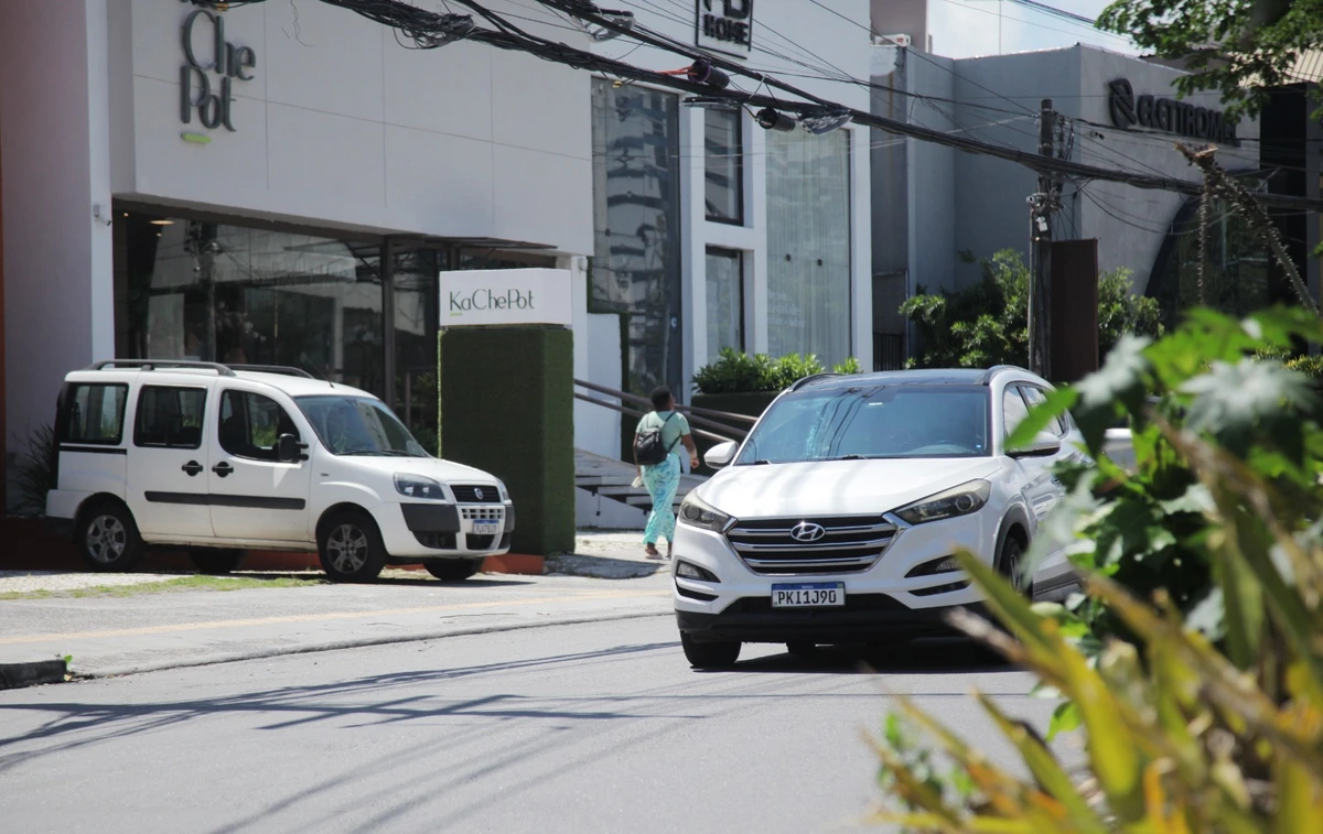Alameda das Espatódeas, Caminho das Árvores por Sora Maia/CORREIO
