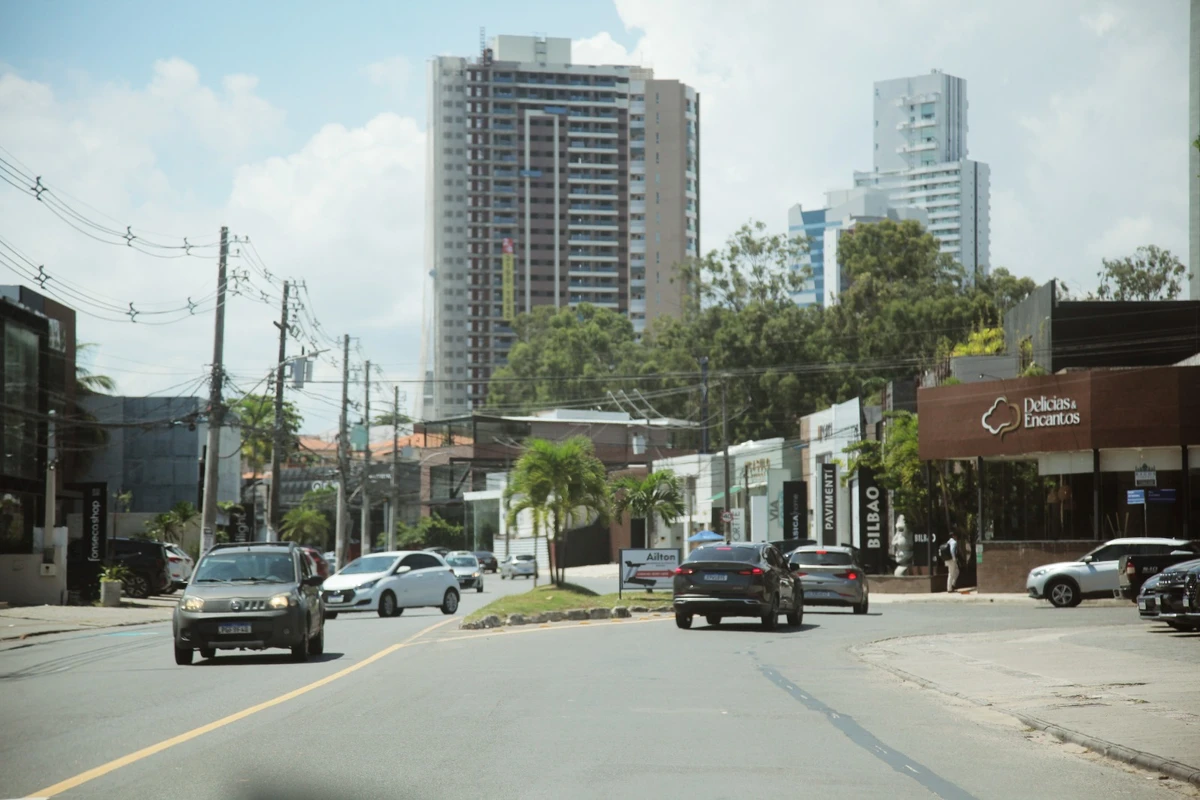 Alameda das Espatódeas, Caminho das Árvores por Sora Maia/CORREIO
