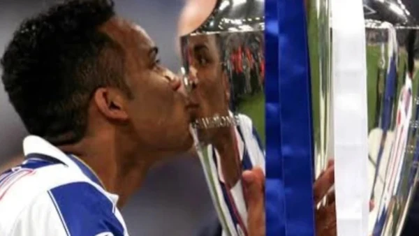 Carlos Alberto foi campeão da Liga dos Campeões em 2004