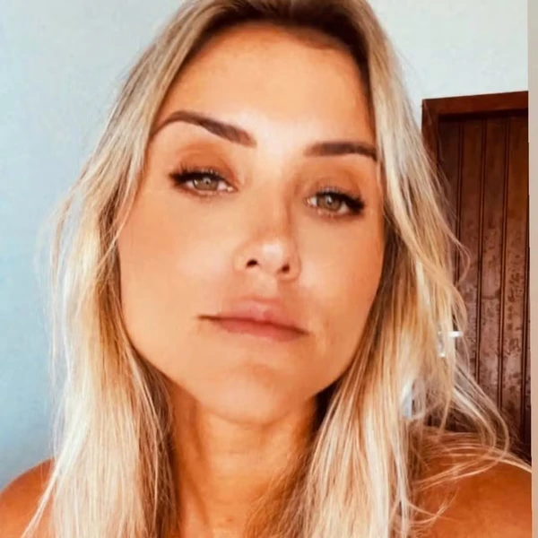 Carol Magalhães por Reprodução