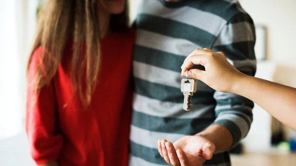 Com crédito mais caro, comprar ou continuar no aluguel virou uma conta ainda mais delicada