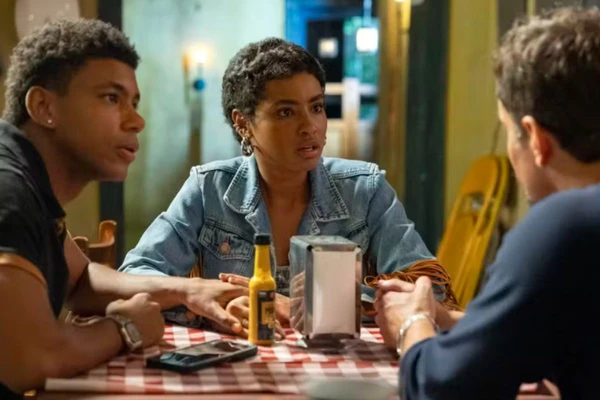 Eduarda furta Zeca em 'Coração Acelerado'