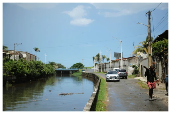 Segundo Conceição, moradores das localidades da Boca do Rio e Alto de São João, em Pituaçu, têm se "trancado" mais cedo por conta dos mosquitos por Sora Maia