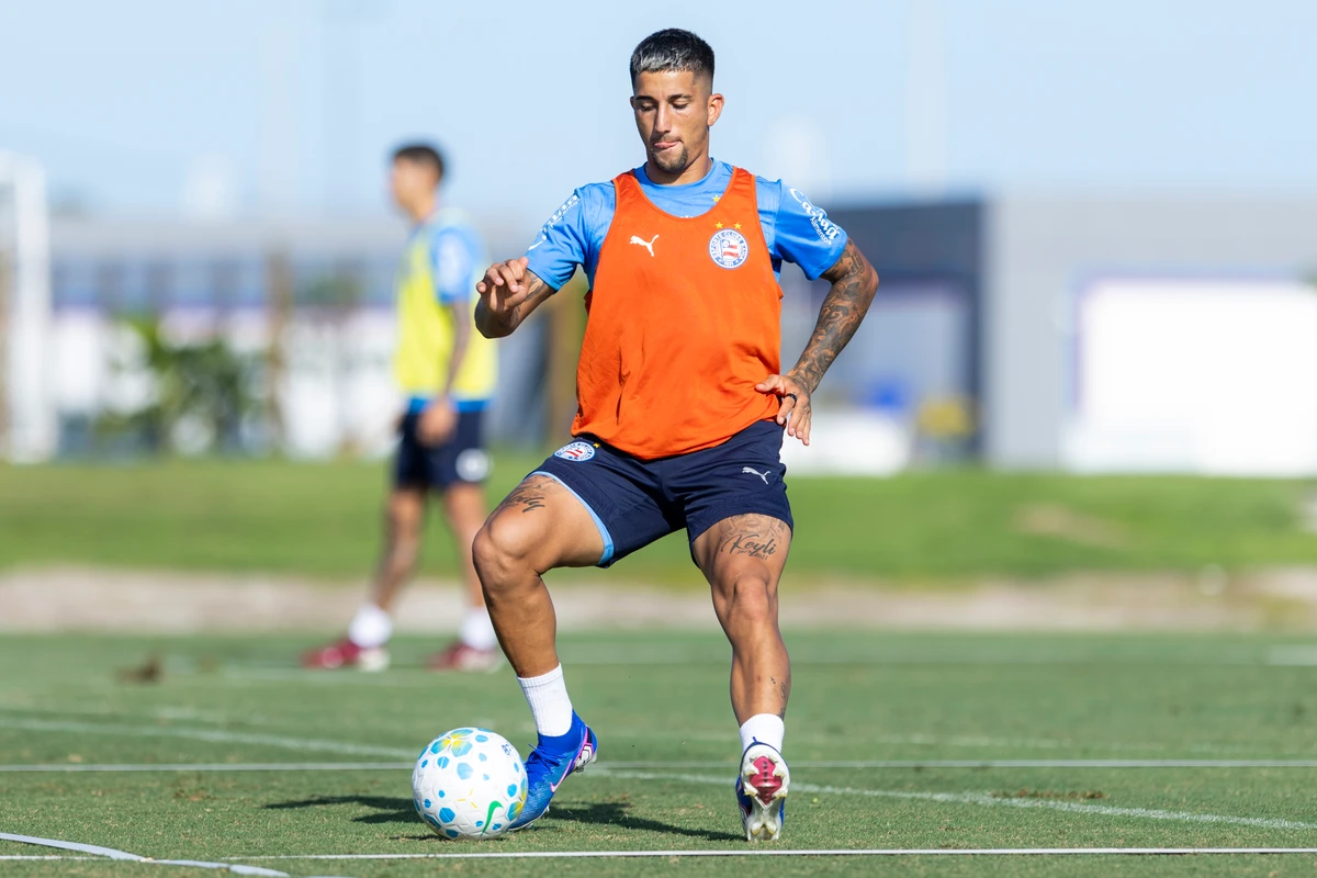 Kike Olivera durante treino do Bahia