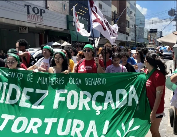 MULHERES LUTANDO PELA LEGALIZAÇÃO DO ABORTO por REPRODUÇÃO